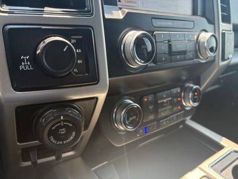 Used 2019 Ford F150 Lariat w/ Equipment Group 502A Luxury AWD/4WD image 34