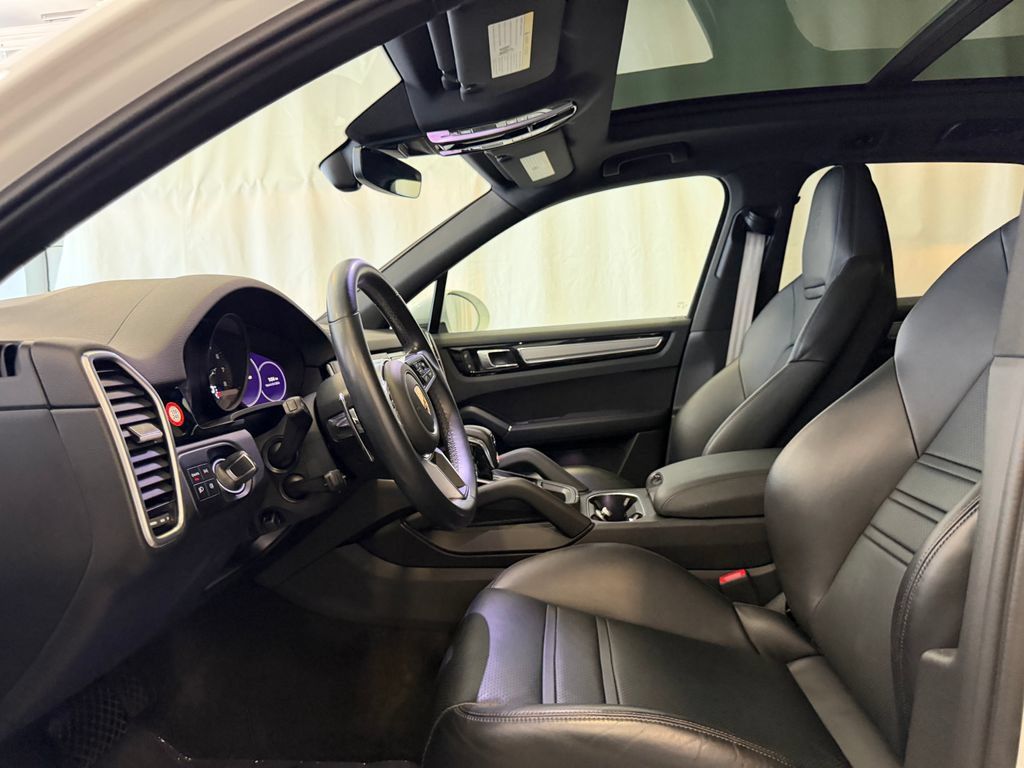 Certified 2023 Porsche Cayenne Platinum Edition AWD/4WD image 5
