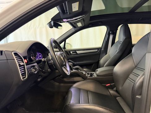 Certified 2023 Porsche Cayenne Platinum Edition AWD/4WD image 5