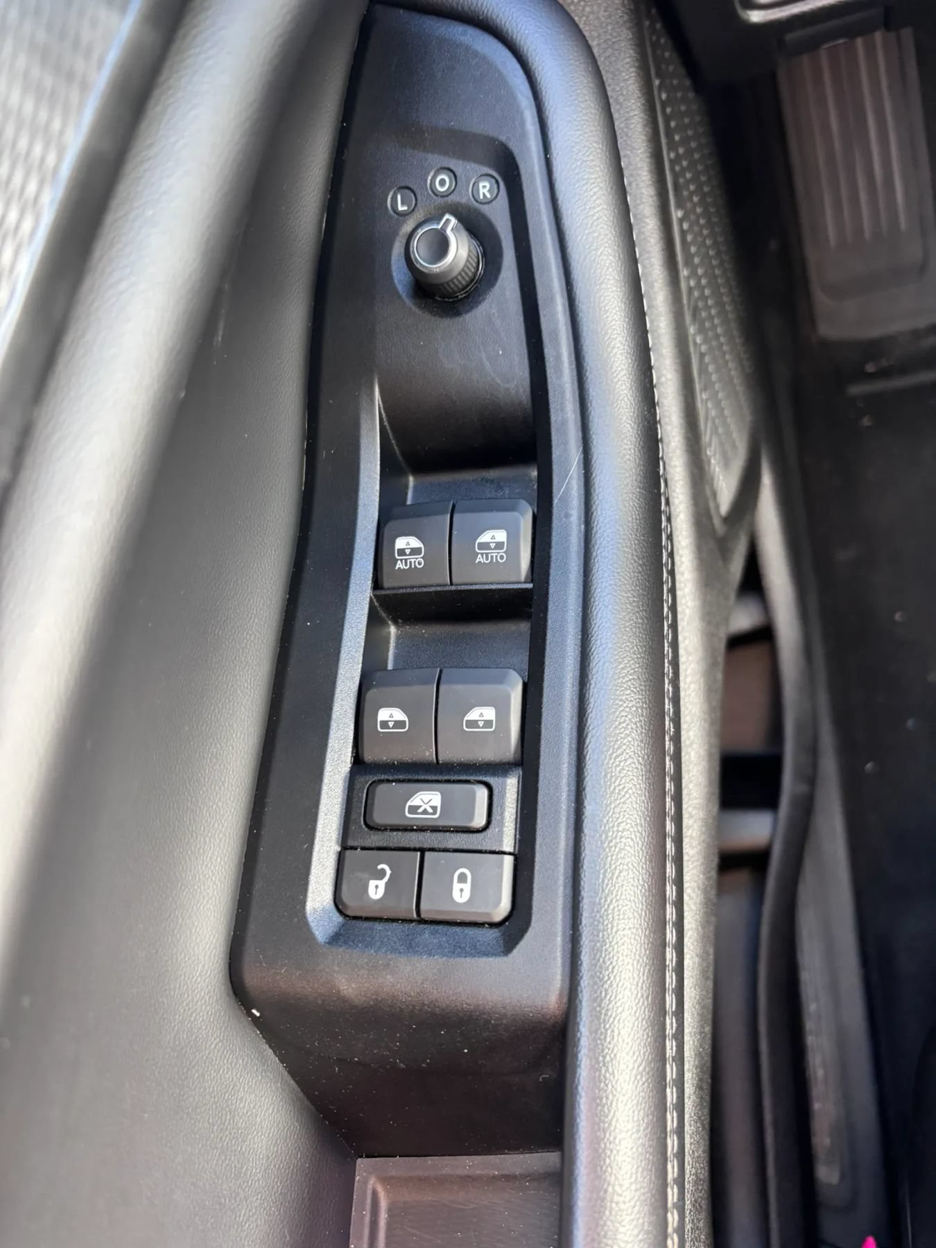 Used 2024 Jeep Grand Cherokee Laredo AWD/4WD image 7