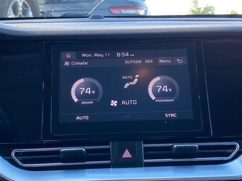 Used 2022 Kia Niro LXS w/ Digital Cluster Package FWD image 16