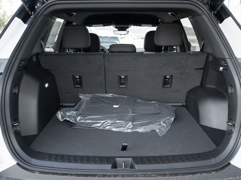 New 2026 Chevrolet Equinox LT w/ Safety and Technology Package image 32