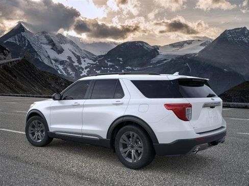New 2024 Ford Explorer XLT w/ Equipment Group 202A image 4