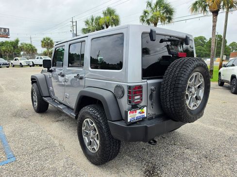 Used 2017 Jeep Wrangler Unlimited Rubicon w/ Connectivity Group AWD/4WD image 3