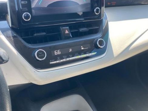 Used 2020 Toyota Corolla LE image 26