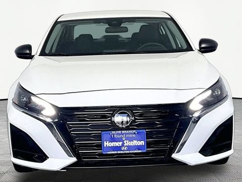 Used 2025 Nissan Altima 2.5 SV FWD image 3