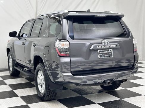 Used 2018 Toyota 4Runner SR5 AWD/4WD image 5