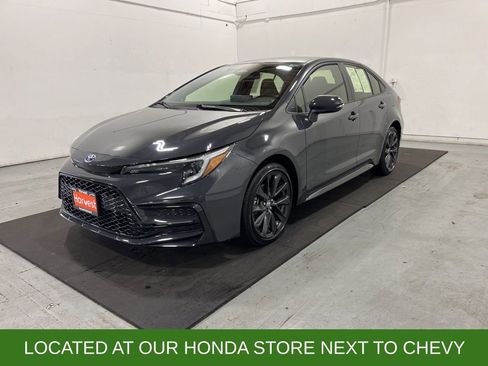 Used 2024 Toyota Corolla SE image 3