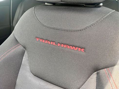 Used 2023 Jeep Renegade Trailhawk AWD/4WD image 15