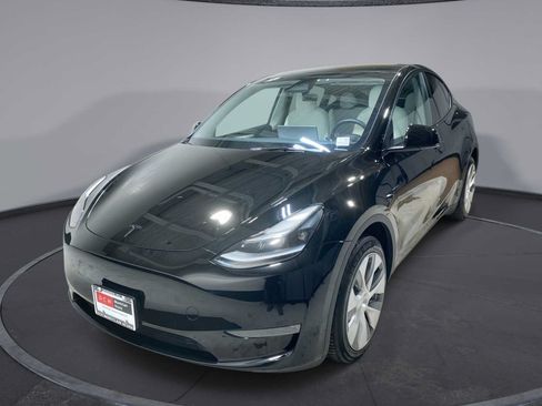 Used 2023 Tesla Model Y Long Range AWD/4WD image 1