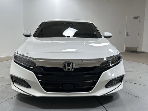 Used 2020 Honda Accord Touring image 2