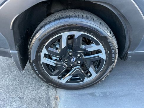 Used 2025 Subaru Forester Premium image 29