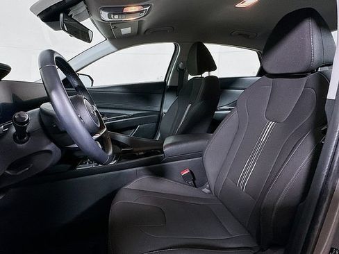 Used 2023 Hyundai Elantra SEL w/ Convenience Package FWD image 11