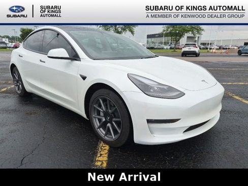 Used 2023 Tesla Model 3 Standard Range RWD image 1