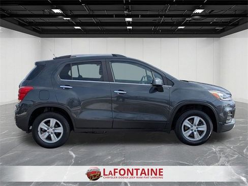 Used 2018 Chevrolet Trax LT w/ LT Convenience Package image 6