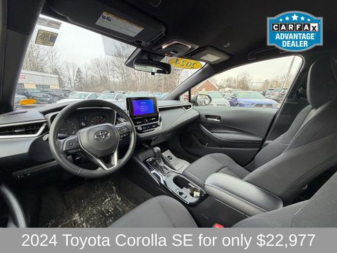 Used 2024 Toyota Corolla SE w/ SE Package image 11