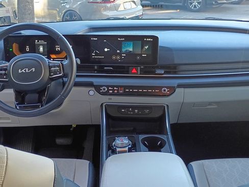 Certified 2025 Kia Carnival EX FWD image 27