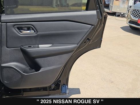 Used 2025 Nissan Rogue SV w/ SV Premium Package FWD image 30