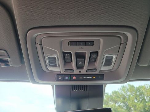 Used 2025 GMC Sierra 2500 Denali w/ Denali Reserve Package image 17