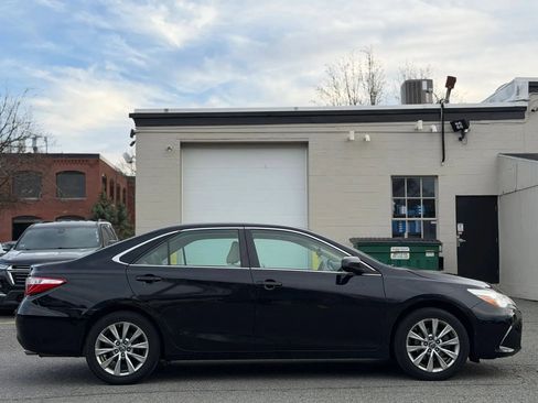 Used 2017 Toyota Camry XLE image 4