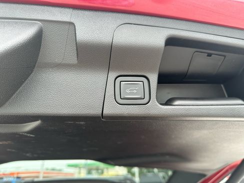Used 2023 GMC Acadia SLE w/ Driver Convenience Package AWD/4WD image 8