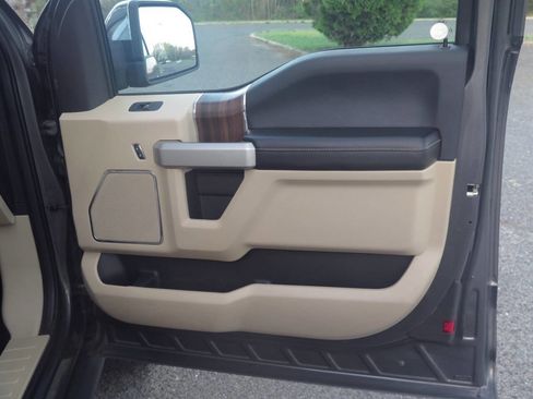 Used 2015 Ford F150 Lariat image 17