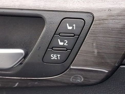 Used 2023 Toyota Highlander Limited AWD/4WD image 30