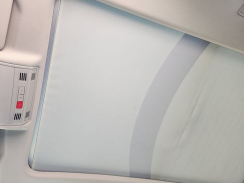 Used 2018 Volkswagen Tiguan SEL Premium image 25