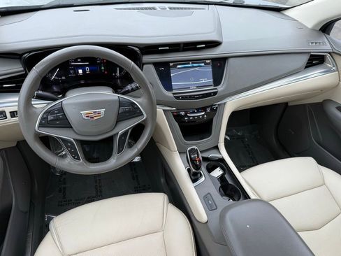Used 2018 Cadillac XT5 Luxury w/ Driver Awareness Package image 30