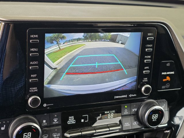 Used 2022 Toyota Highlander XLE FWD image 17