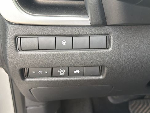 Used 2024 Nissan Rogue SV AWD/4WD image 25