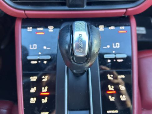 Used 2023 Porsche Macan image 41