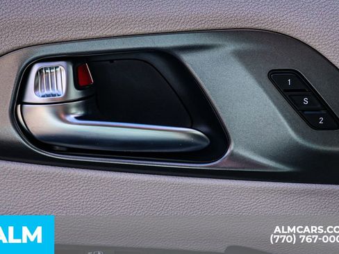 Used 2024 Chrysler Pacifica Touring-L FWD image 50