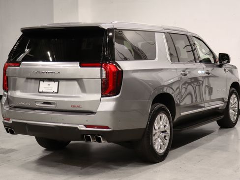 Used 2025 GMC Yukon XL Denali AWD/4WD image 5