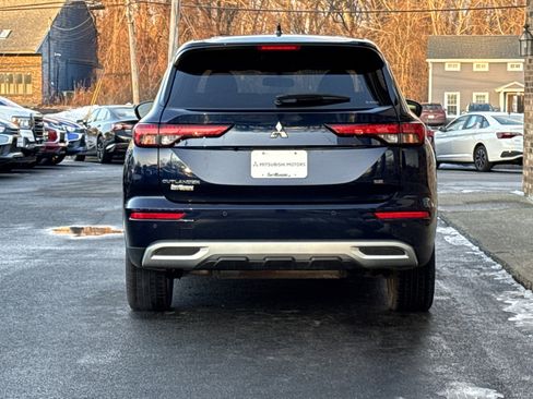Used 2024 Mitsubishi Outlander SE image 4