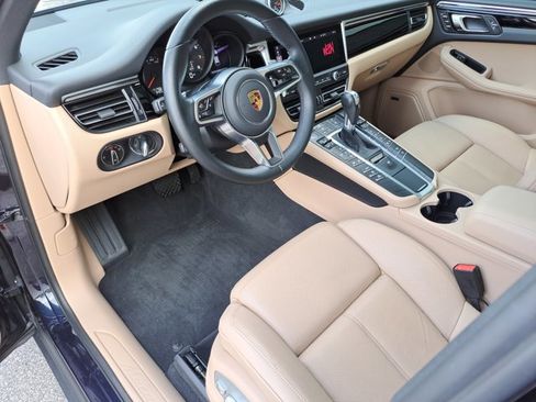 Certified 2021 Porsche Macan image 4