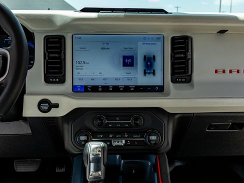 Used 2025 Ford Bronco Heritage Edition AWD/4WD image 24