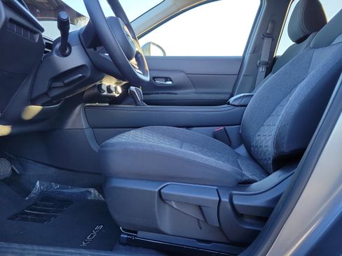 Certified 2025 Nissan Kicks SV w/ Illumination Package image 16