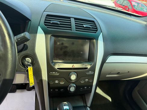 Used 2013 Ford Explorer XLT image 27