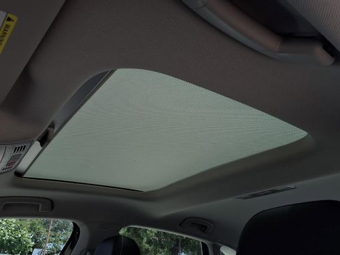 Certified 2024 Volkswagen Jetta SE w/ Panoramic Sunroof Package FWD image 19
