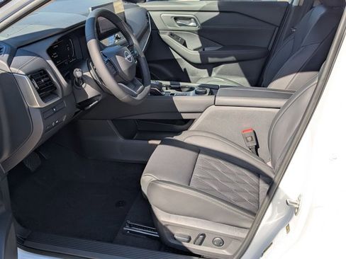 New 2026 Nissan Rogue Platinum image 4