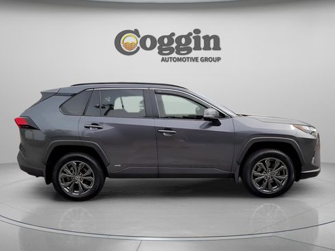 Used 2023 Toyota RAV4 XLE Premium image 22