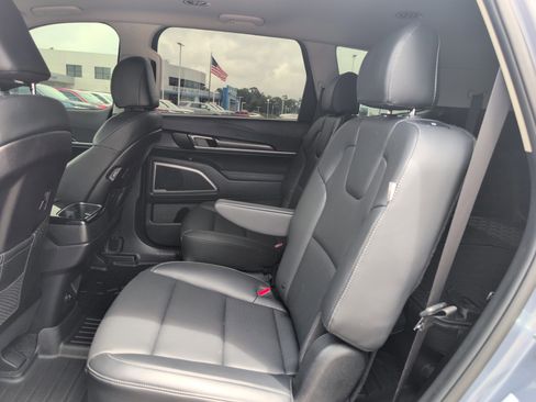 Used 2025 Kia Telluride S FWD image 32
