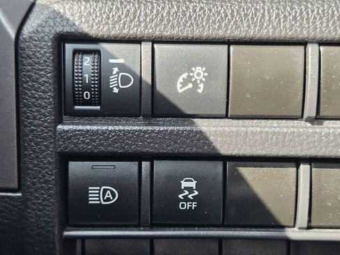 Used 2024 Toyota Tacoma SR5 AWD/4WD image 25