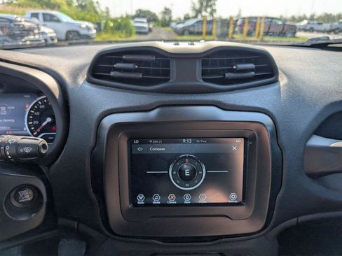 Used 2021 Jeep Renegade Latitude AWD/4WD image 15