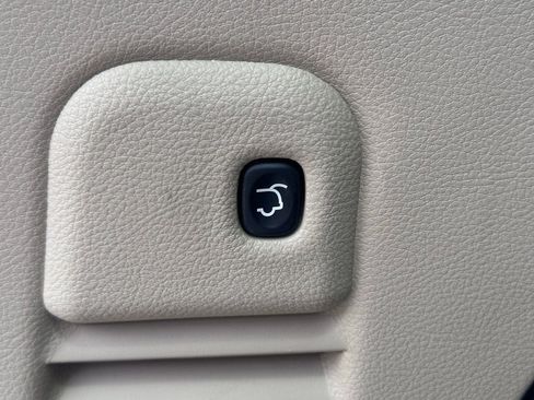 Used 2018 Jeep Grand Cherokee Limited image 14