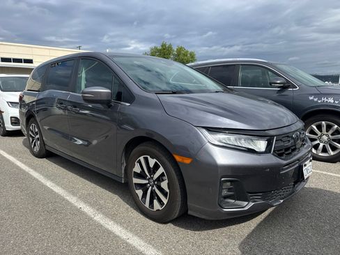 Used 2025 Honda Odyssey EX-L image 3