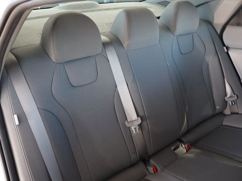 Used 2025 Hyundai Elantra SE image 35