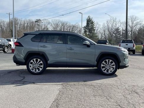 Used 2023 Toyota RAV4 XLE Premium image 6