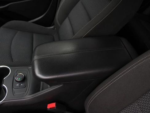 Used 2022 GMC Terrain SLE image 16